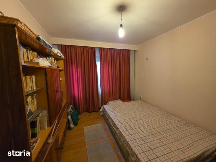 Casă cu 4 camere cu Teren 2400 Mp în Central