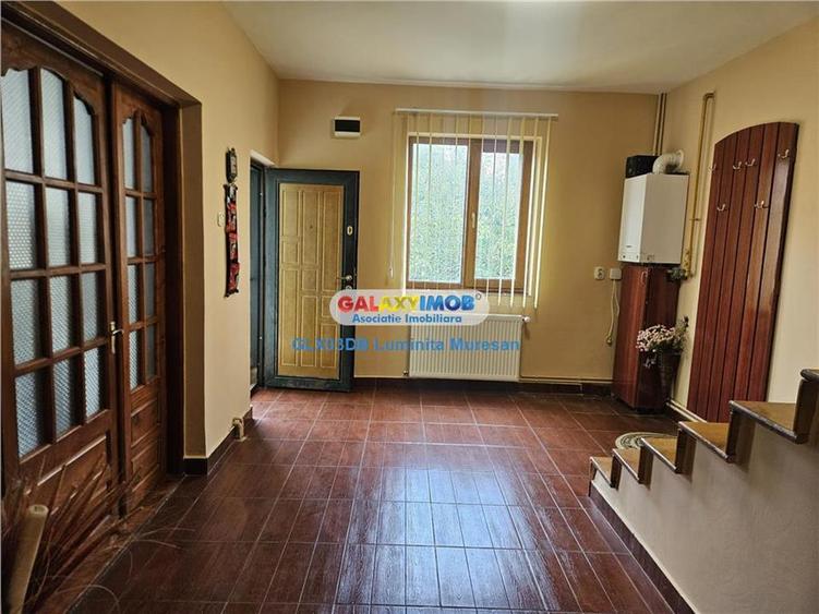 Casă cu 6 camere cu Teren 400 Mp în Exterior Est