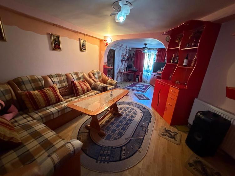Casă individuală cu 16 camere cu Garaj în Spătaru