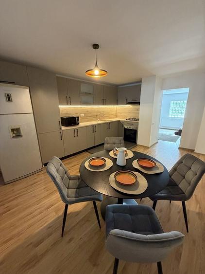 Apartament cu 3 camere decomandat în Micro 3