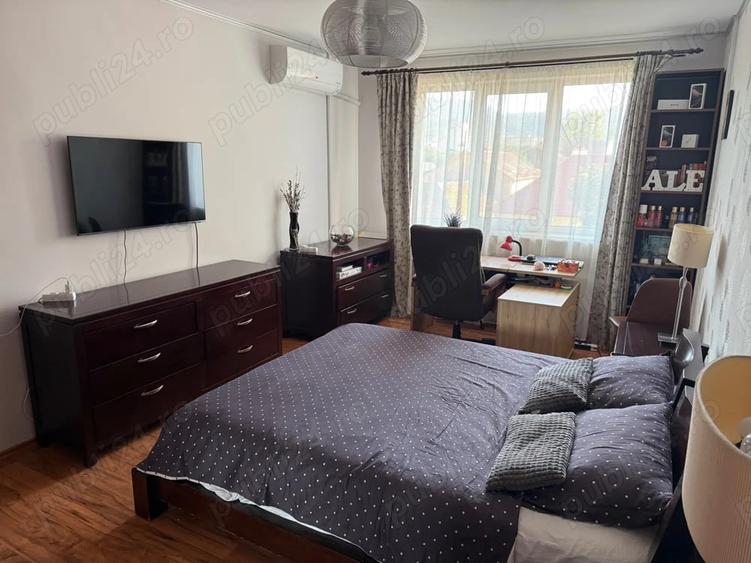 Apartament cu 3 camere decomandat în Astra