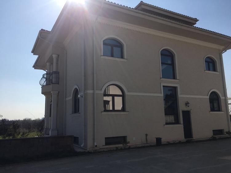 Casă cu 7 camere cu Canalizare în Băneasa