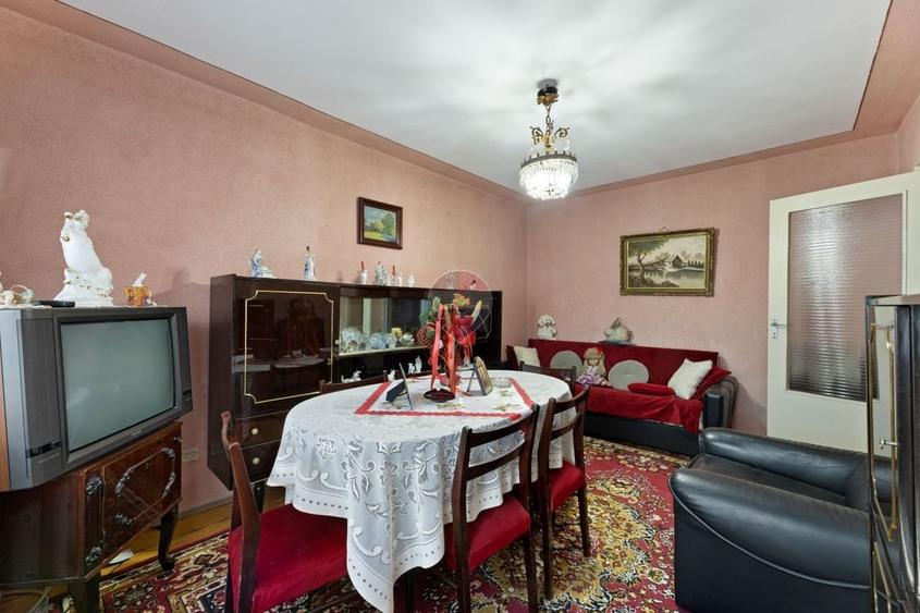 Apartament cu 4 camere semidecomandat, mobilat în Aurel Vlaicu