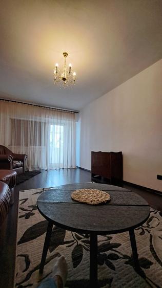 Apartament cu 3 camere decomandat în Exterior Vest