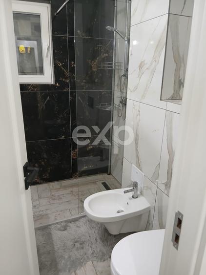 Apartament cu 3 camere semidecomandat, mobilat în Central