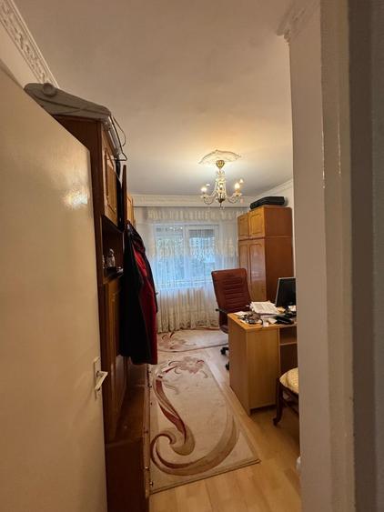 Apartament cu 4 camere decomandat, mobilat în Dacia