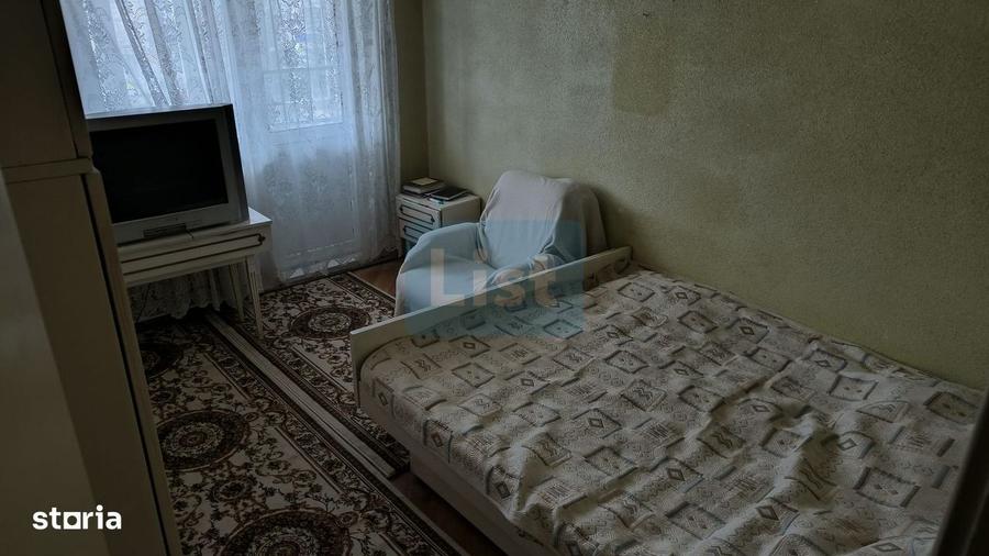 Apartament cu 4 camere decomandat în Central