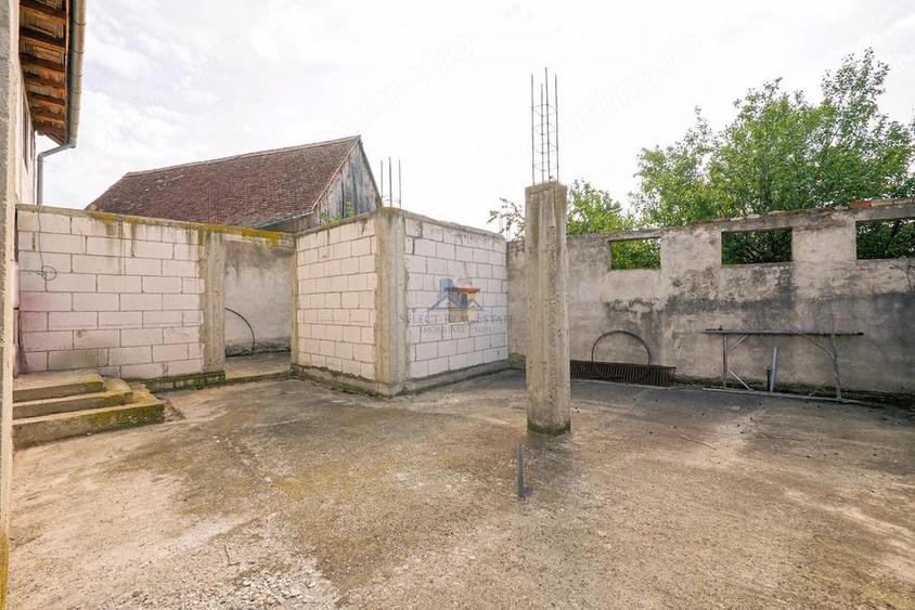Casă cu 4 camere cu Teren 568 Mp în Cristian