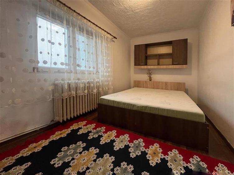 Apartament cu 3 camere decomandat, mobilat în Nicolina