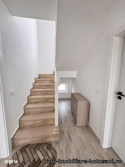 Casă cu 4 camere cu Teren 250 Mp în Central