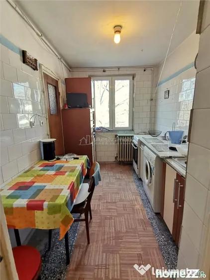 Apartament cu 3 camere decomandat în Alexandriei