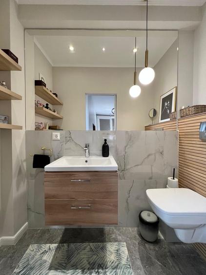 Penthouse cu 3 camere decomandat, mobilat în Central