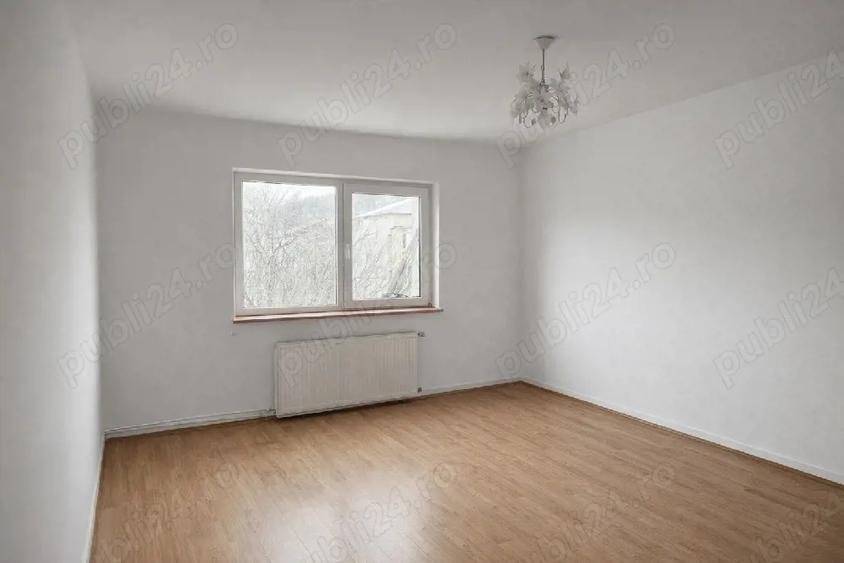 Apartament cu 3 camere decomandat în Nicolina