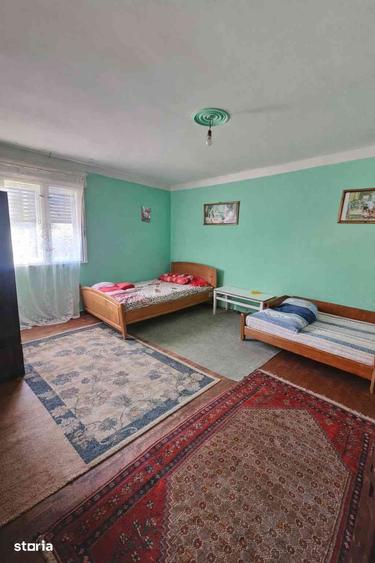 Casă cu 4 camere cu Teren 2340 Mp în Sâmbăta