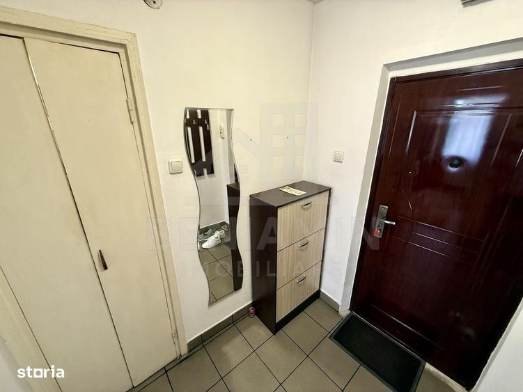 Apartament cu 2 camere semidecomandat în Craiovița Nouă