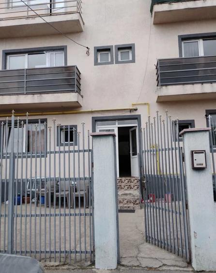 Garsonieră decomandată în Titan