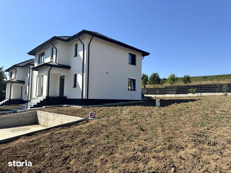 Casă cu 5 camere cu Teren 700 Mp în Bucium