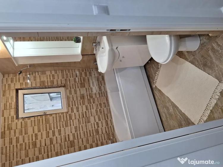 Apartament cu 3 camere decomandat în Aleea Trandafirilor