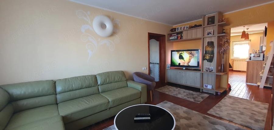 Apartament cu 3 camere decomandat în Central