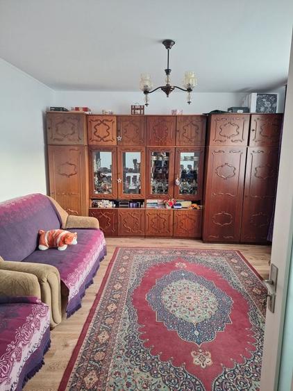 Casă cu 2 camere nedecomandat cu Teren 450 Mp în Petros