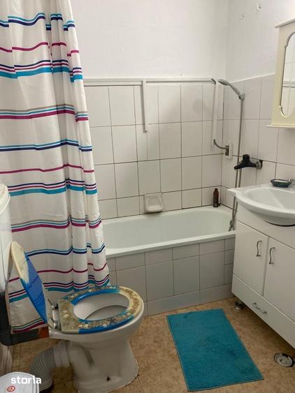 Casă cu 6 camere cu Teren 439 Mp în Petros