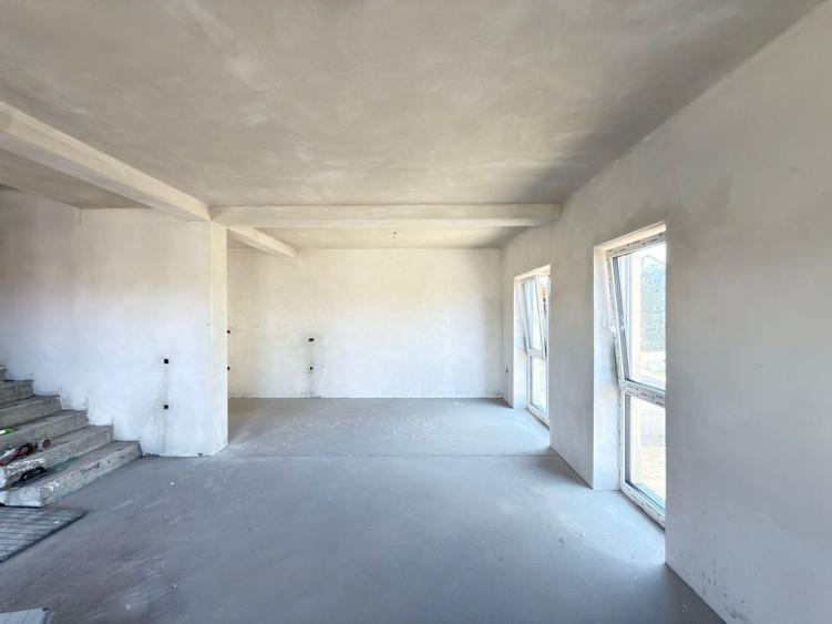 Duplex cu 4 camere decomandat cu Canalizare în Central