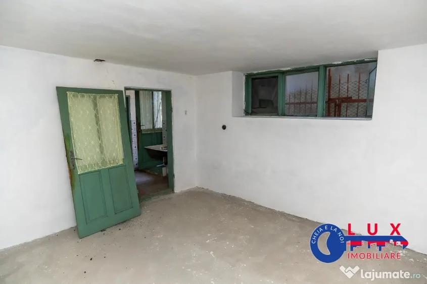 Casă cu 7 camere cu Teren 425 Mp în Păcii