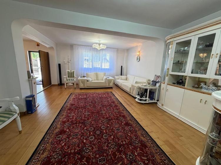 Casă cu 6 camere cu Teren 400 Mp în Fundeni