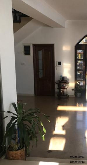 Casă cu 8 camere cu Teren 300 Mp în Colentina