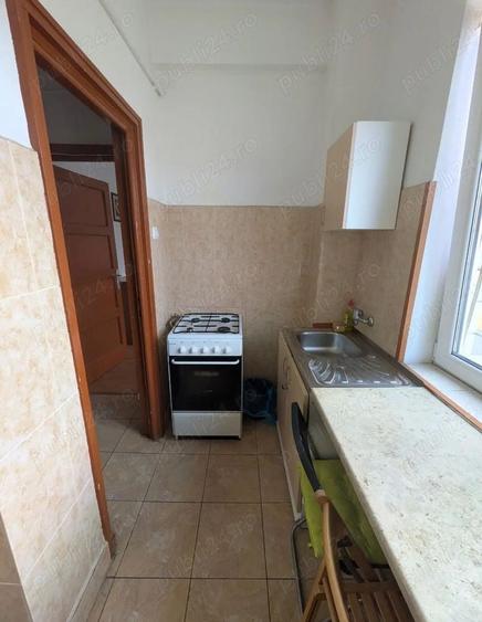 Apartament cu 2 camere semidecomandat, mobilat în Romană