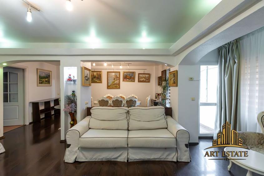 Apartament cu 4 camere decomandat, mobilat în Alexandru cel Bun