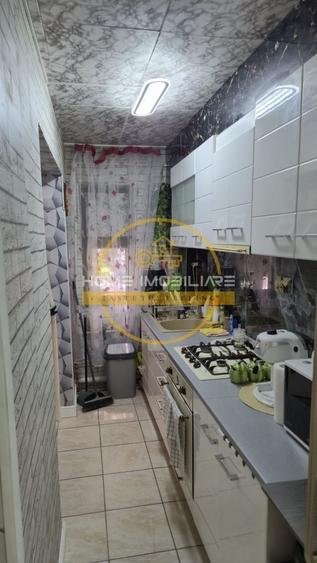 Apartament cu 3 camere semidecomandat, mobilat în Podu Roș