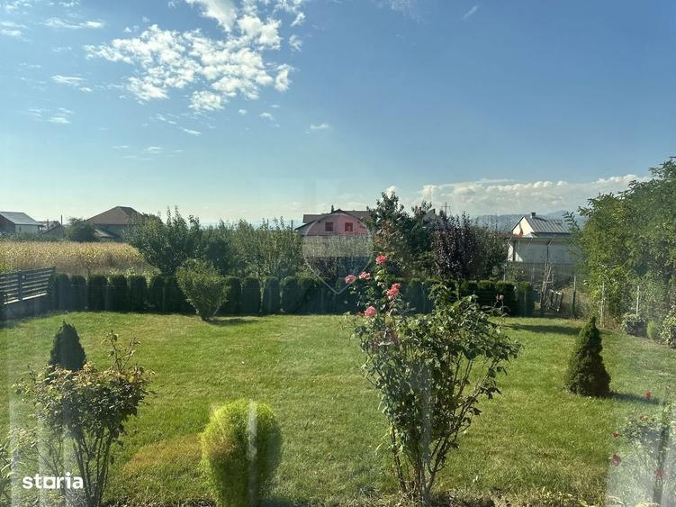 Casă cu 4 camere în Izvoare