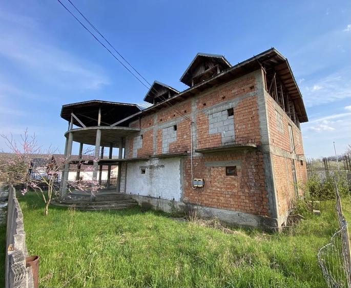 Casă cu 4 camere în Central