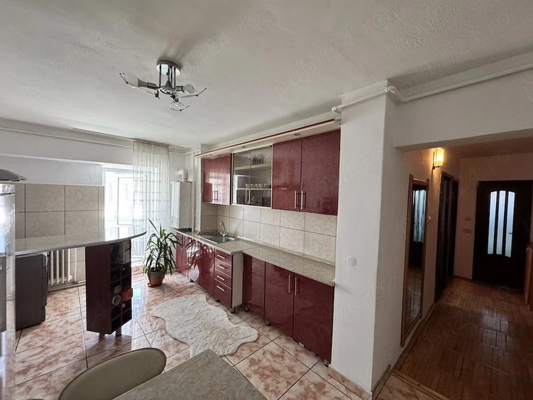 Apartament cu 3 camere decomandat în Central