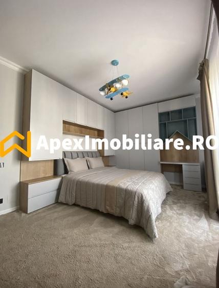 Apartament cu 3 camere semidecomandat, mobilat în Băneasa