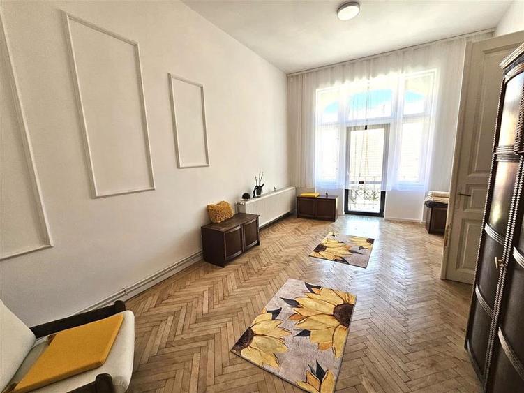 Apartament cu 3 camere decomandat în Central