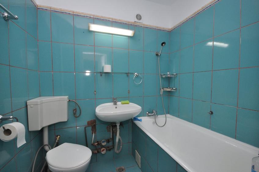 Apartament cu 3 camere decomandat în Drumul Taberei