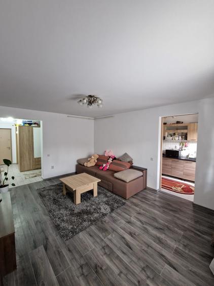 Apartament cu 2 camere decomandat în Tractorul
