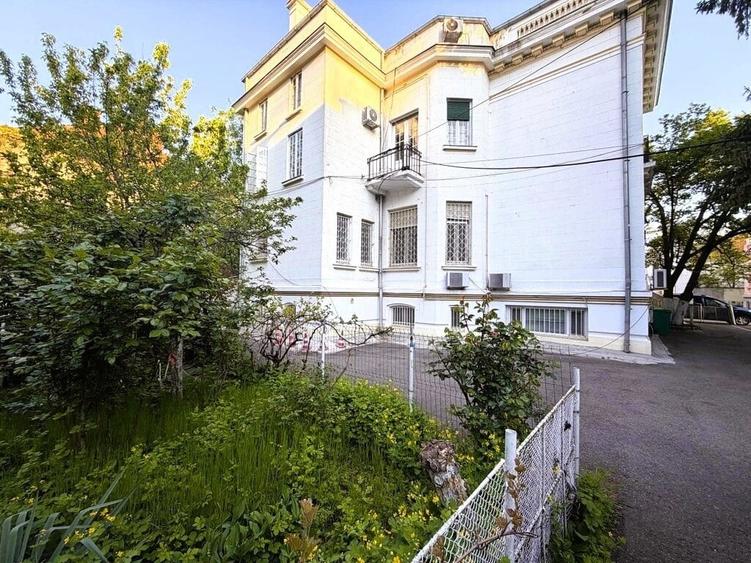 Casă cu 18 camere cu Garaj în Kiseleff