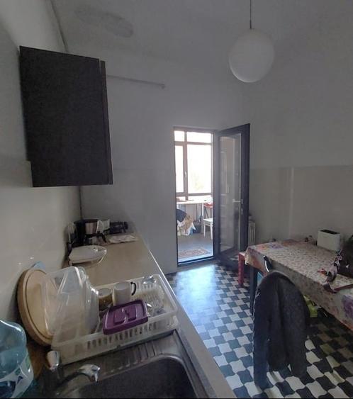 Apartament cu 4 camere circular, mobilat în P-ța Romană