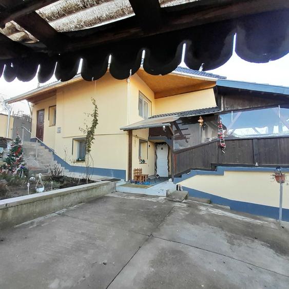 Casă cu 4 camere în Central