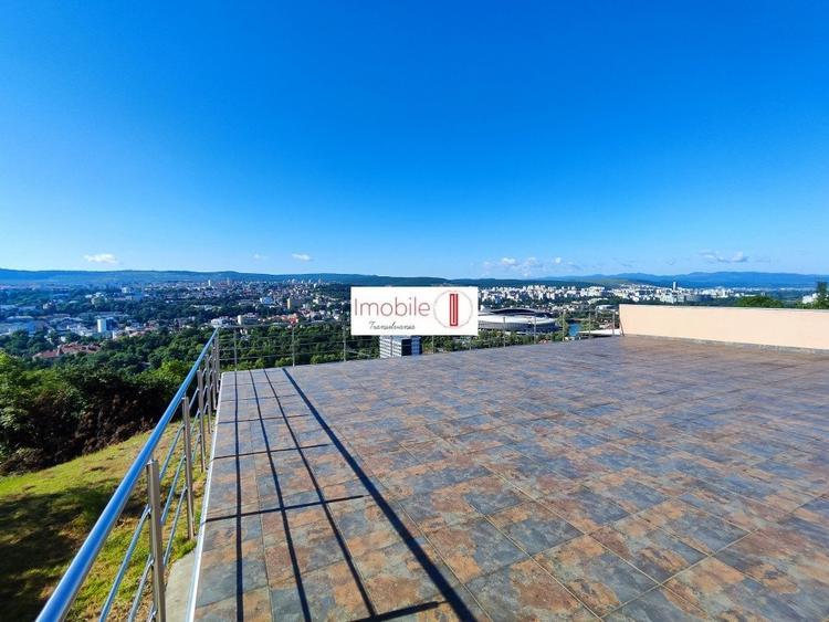 Casă individuală cu 8 camere cu Canalizare în Gruia
