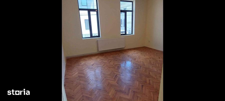 Spațiu comercial, de 160 mp, în Central