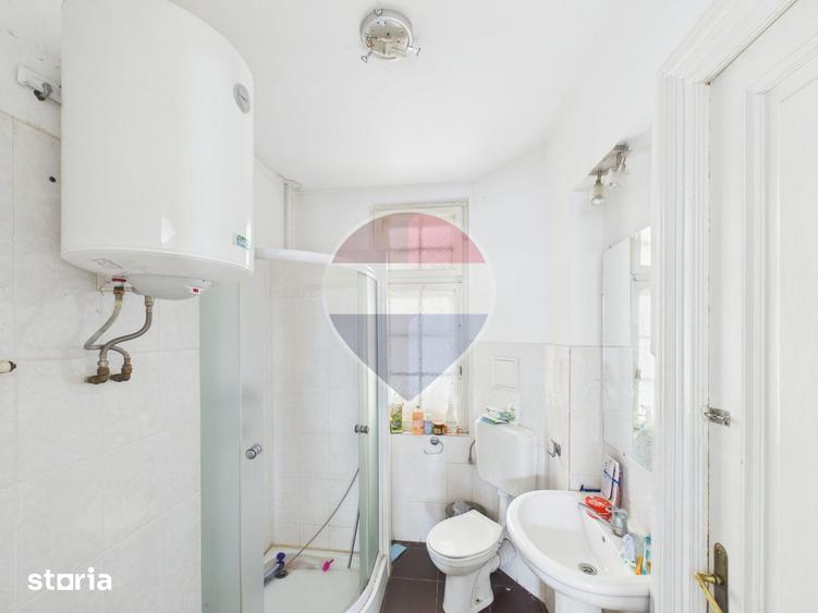 Apartament cu 3 camere semidecomandat în Moșilor