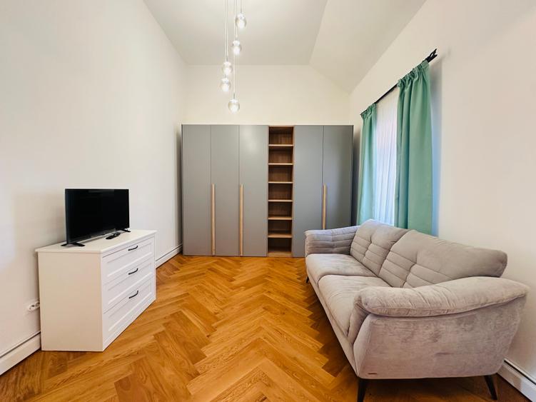 Duplex cu 5 camere cu Canalizare în Central
