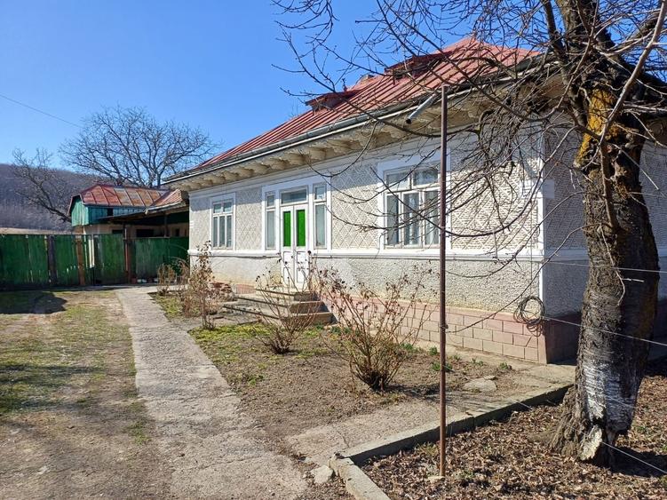 Casă cu 3 camere în Bodești