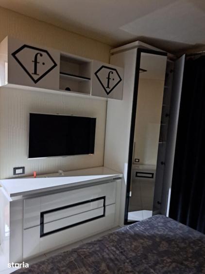 Apartament cu 3 camere în Decebal