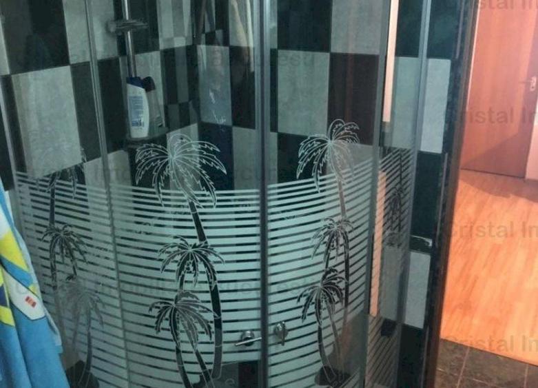 Apartament cu 4 camere semidecomandat, mobilat în Apărătorii Patriei