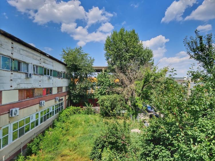 Spațiu comercial, de 2,411 mp, în Basarabia